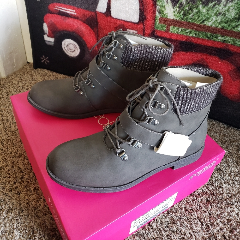 Size 9 gray Just Fab boots new